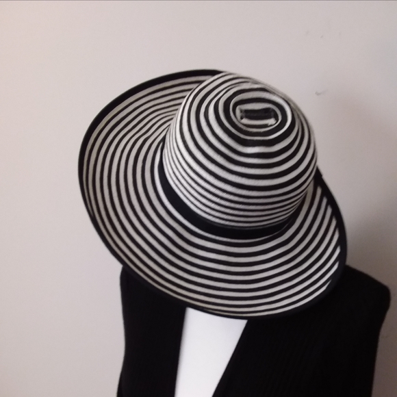 Seala Black and White Stripe Hat - Picture 2 of 9